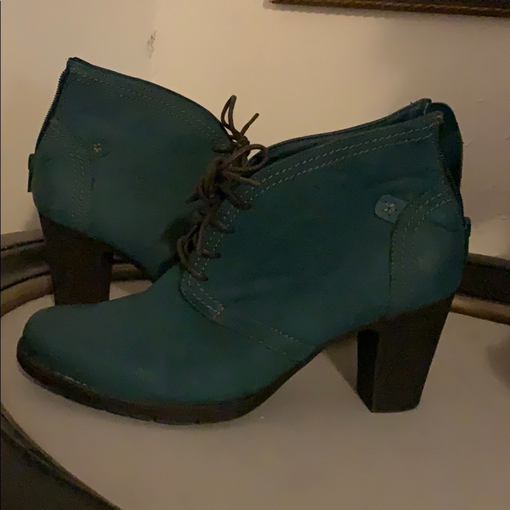Beautiful Turquoise boots